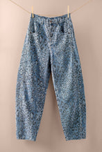 Load image into Gallery viewer, Leopard Print Barrel Straight Denim Pants