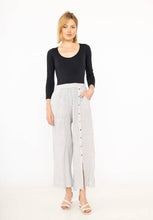 Load image into Gallery viewer, Italian Linen Pants Button Detail