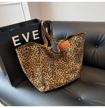 Load image into Gallery viewer, Leopaed Print Tote Bag