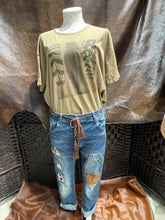 Load image into Gallery viewer, LA Feather Tee