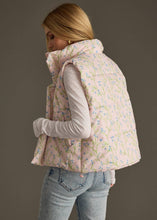 Load image into Gallery viewer, Lady Light Pink Floral Vest
