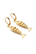 Load image into Gallery viewer, Medium Articulated Gold Fish Earrings