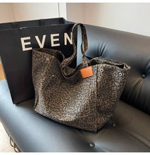 Load image into Gallery viewer, Leopaed Print Tote Bag
