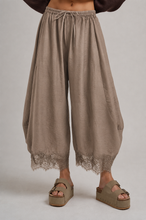 Load image into Gallery viewer, Flowy Balloon Lace Pants