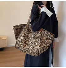 Load image into Gallery viewer, Leopaed Print Tote Bag