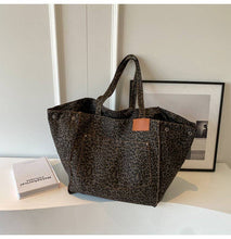 Load image into Gallery viewer, Leopaed Print Tote Bag