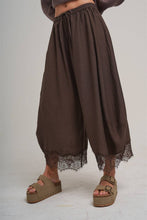 Load image into Gallery viewer, Flowy Balloon Lace Pants