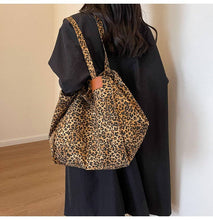 Load image into Gallery viewer, Leopaed Print Tote Bag