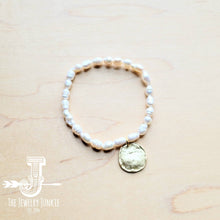 Load image into Gallery viewer, Freshwater Pearl Bracelet with Matte Gold Coin