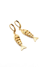 Load image into Gallery viewer, Medium Articulated Gold Fish Earrings