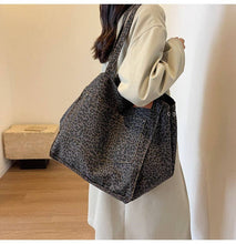 Load image into Gallery viewer, Leopaed Print Tote Bag