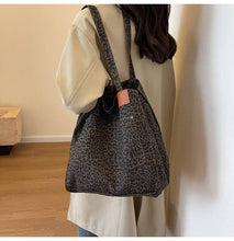 Load image into Gallery viewer, Leopaed Print Tote Bag