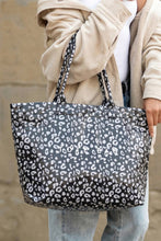 Load image into Gallery viewer, Leopard Water Proof Tote Bag