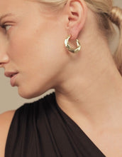 Load image into Gallery viewer, Nimbo Earrings Gold