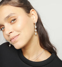 Load image into Gallery viewer, Palpito Bead Earrings Silver
