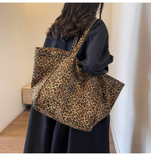 Load image into Gallery viewer, Leopaed Print Tote Bag
