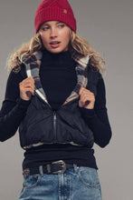 Load image into Gallery viewer, Reversible Cropped Puffer Vest