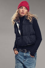 Load image into Gallery viewer, Reversible Cropped Puffer Vest
