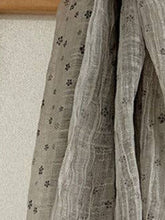 Load image into Gallery viewer, Scarvii - Soft Floral Pattern Scarf