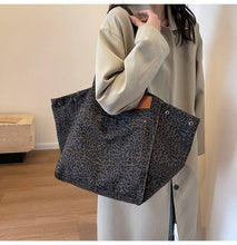 Load image into Gallery viewer, Leopaed Print Tote Bag