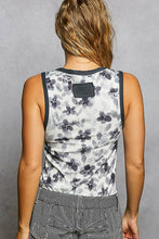 Load image into Gallery viewer, Floral Button Tank