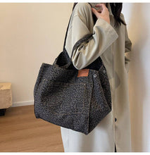 Load image into Gallery viewer, Leopaed Print Tote Bag