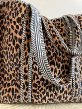 Load image into Gallery viewer, Leopard Quilted Velvet Tote Bag