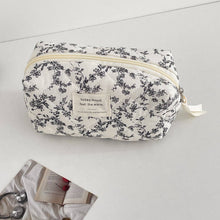 Load image into Gallery viewer, Flower Print Make Up Bag