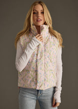 Load image into Gallery viewer, Lady Light Pink Floral Vest