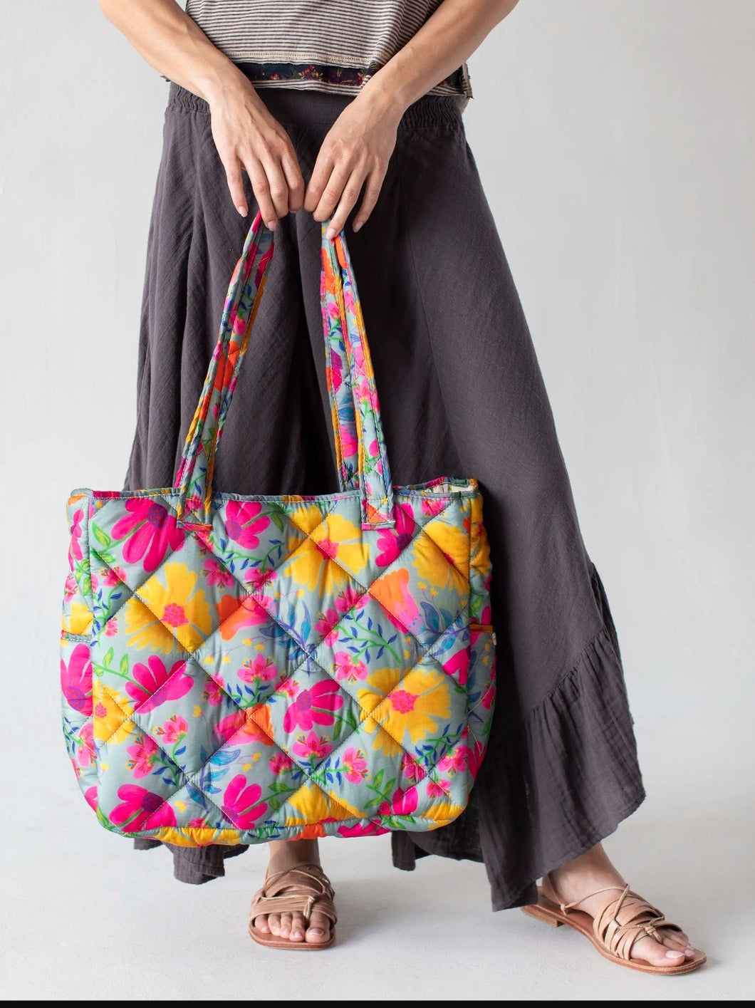 Reversible puffy tote